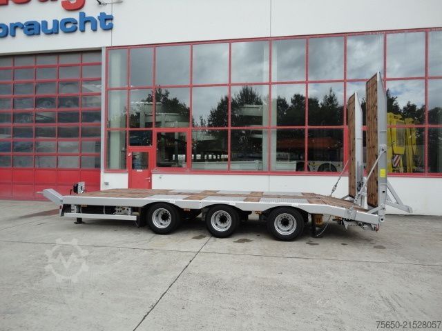 Low loader trailer Möslein TT 31  31 t GG Tridem- Tieflader 3 AchsNeufahrzeug