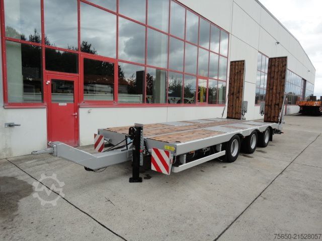 Low loader trailer Möslein TT 31  31 t GG Tridem- Tieflader 3 AchsNeufahrzeug