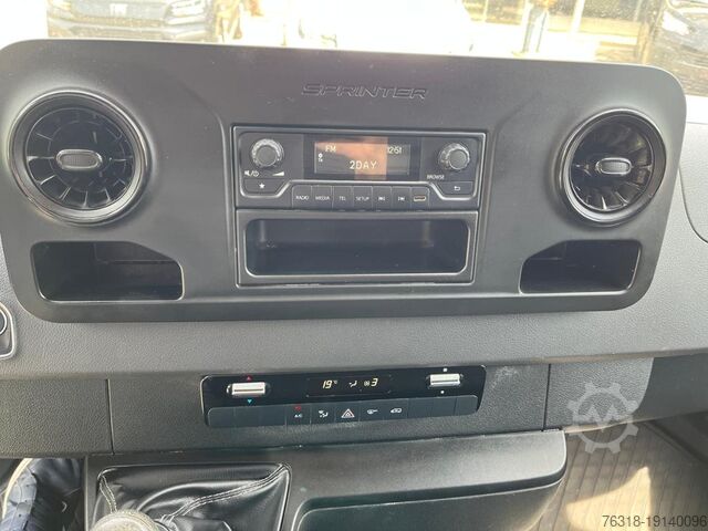 Duba panelată Mercedes-Benz Sprinter 211 KASTEN 6-Gang Holzboden DAB AHK