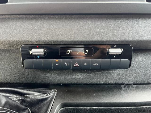Duba panelată Mercedes-Benz Sprinter 211 KASTEN 6-Gang Holzboden DAB AHK