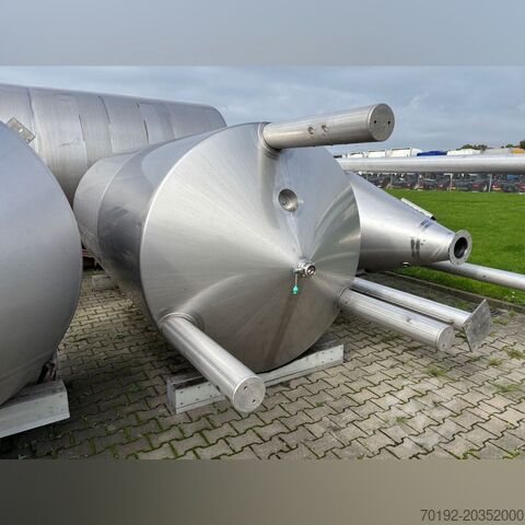 7000 liter geïsoleerde mengtank van V2A roestvrij staal met propellerroerwerk.  S17373