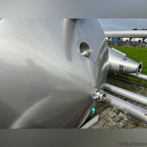 7000 liter geïsoleerde mengtank van V2A roestvrij staal met propellerroerwerk. S17373