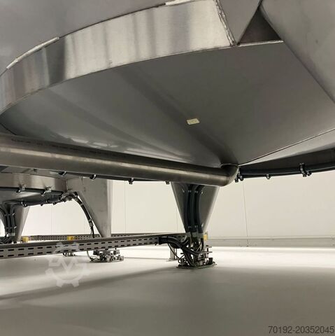 Κάθετη δεξαμενή αποθήκευσης 30.000 λίτρων από V4A με πλευρικό προπέλα αναδευτήρα.  S17306