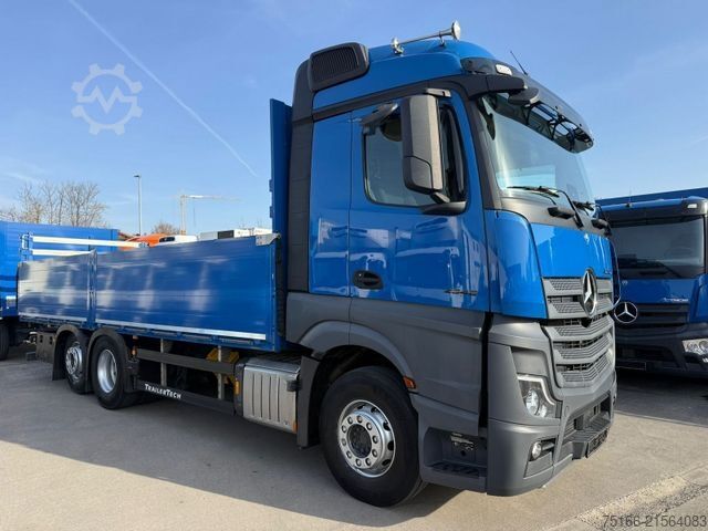 Flatbed truck with tarp MERCEDES-BENZ ACTROS 2548 L Pritsche 7,30 m offen+RETARDER ÖL