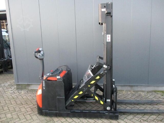 Carretilla elevadora TOYOTA SWE120XR