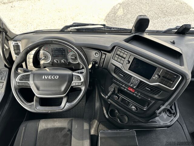 Standard tractor unit Iveco SWAY 530 TP