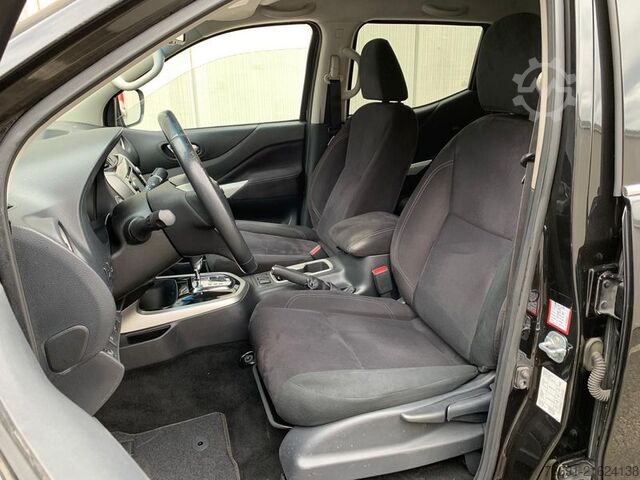 Kompakt varevogn Nissan Navara 4WD 5 posti con HardTop