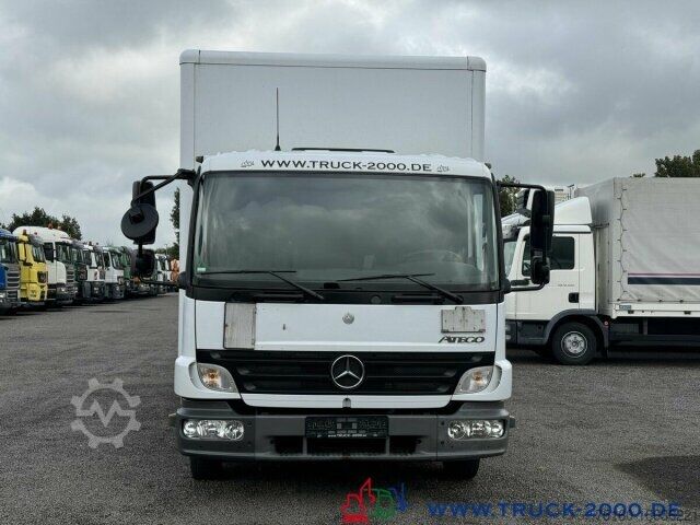 Vrachtwagen met bakwagen Mercedes-Benz 816 Atego Koffer Ladebordwand MBB 1.000Kg 3Sitze