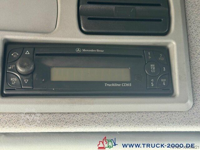 Vrachtwagen met bakwagen Mercedes-Benz 816 Atego Koffer Ladebordwand MBB 1.000Kg 3Sitze