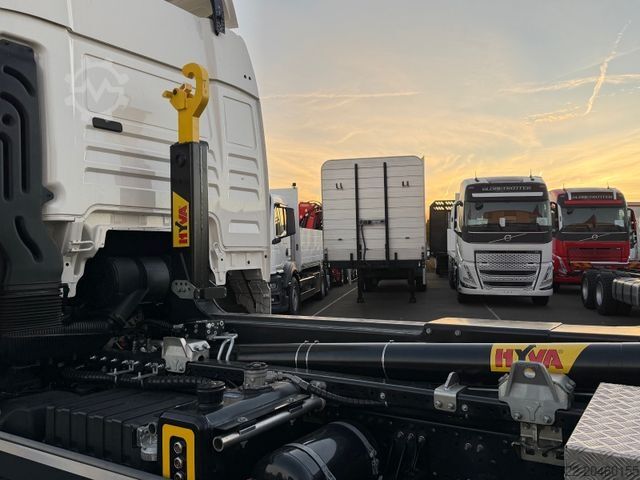 Kampós konténerszállító teherautó MAN TGX 26.520 6x2-4 LL Abroller Hyva Titanium