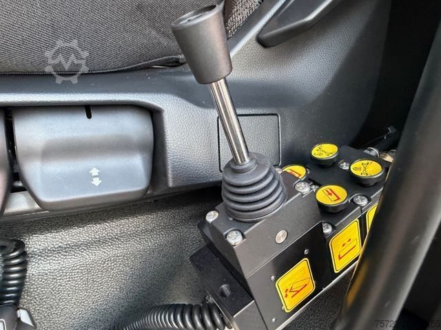 Kampós konténerszállító teherautó MAN TGX 26.520 6x2-4 LL Abroller Hyva Titanium