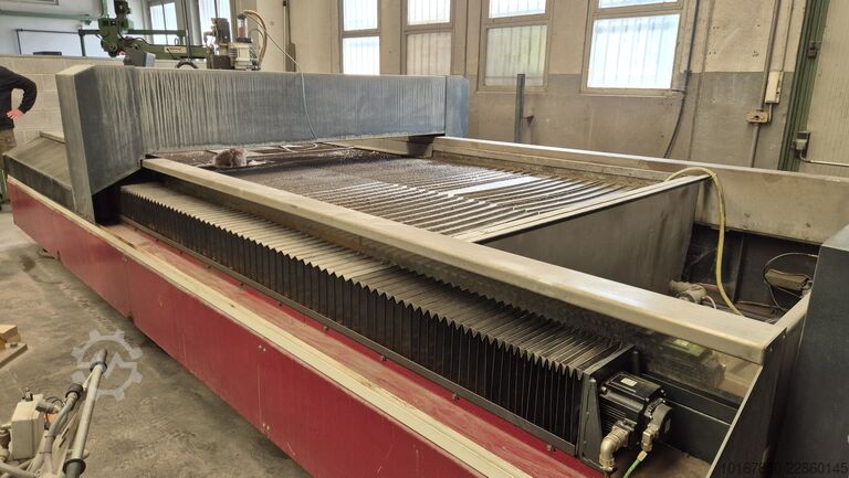 Maszyna do cięcia wodą Waterjet Corporation Suprema 4020