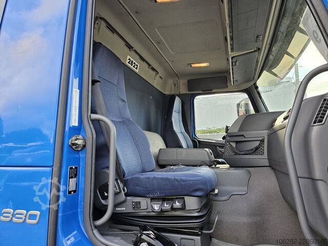 Ciężarówka z kontenerem chłodniczym VOLVO FM330 6x2 FRIGOBLOCK Multizone Lenk u. L