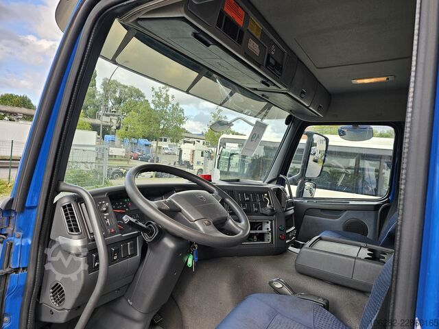 Ciężarówka z kontenerem chłodniczym VOLVO FM330 6x2 FRIGOBLOCK Multizone Lenk u. L