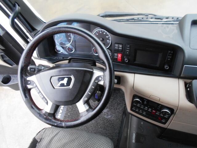Standardowy ciągnik siodłowy MAN TGX 18.500