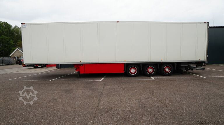  Schmitz Cargobull 3 AXLE FRIGO TRAILER WITH CARRIER VECTOR 1950