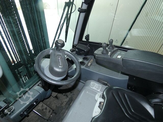 Electric 4-wheel forklift Jungheinrich EFG 320