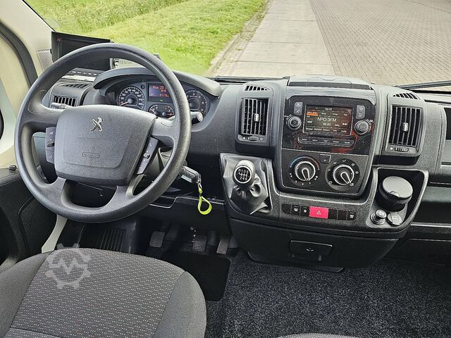 Camioneta familiar de techo alto PEUGEOT BOXER 2.2 L2H2 Airco Euro6!