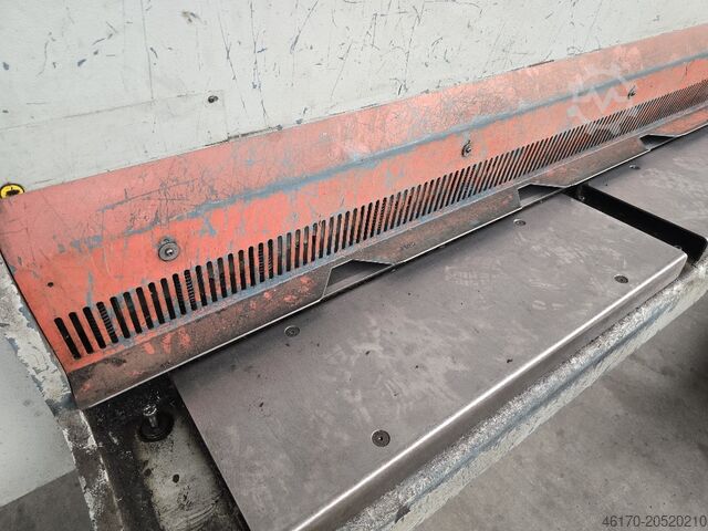 Cisaille guillotine hydraulique Beyeler VR 6.5x3070