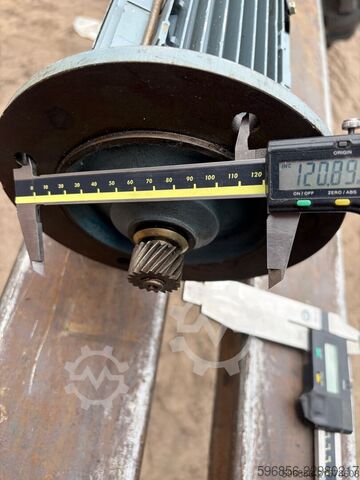  SEW Eurodrive RF73DT80N-4BM Motoreduktor 0,75 kW 1380/31 obr B5 hamulec