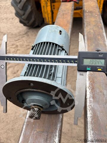  SEW Eurodrive RF73DT80N-4BM Motoreduktor 0,75 kW 1380/31 obr B5 hamulec