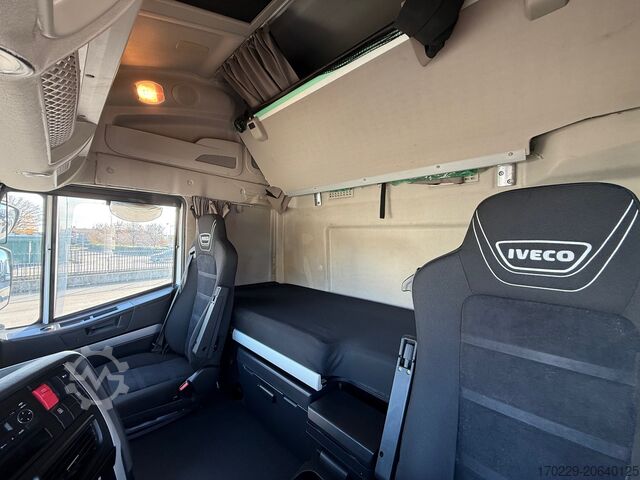 Standardowy ciągnik siodłowy Iveco stralis as440s48