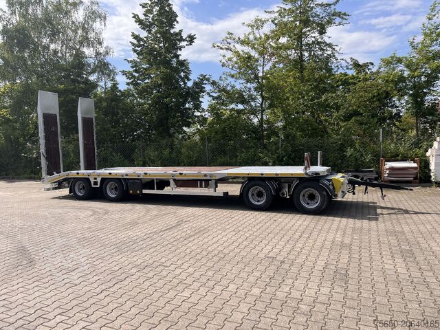 Remolque de plataforma baja Möslein T4 VB H1 gerade neuer 4 Achs Tieflader gerade hydraulischen Rampen