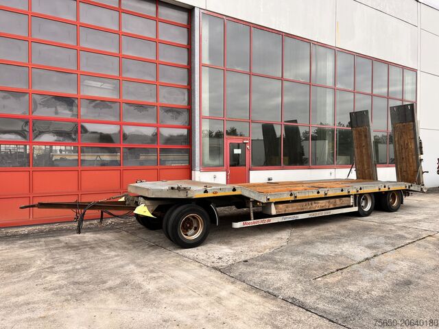 Remolque de plataforma baja Möslein TF3 Schwebheim  3 Achs Tiefladeranhänger