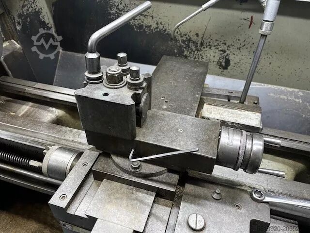 Soustruh hrotový Colchester Master 2500