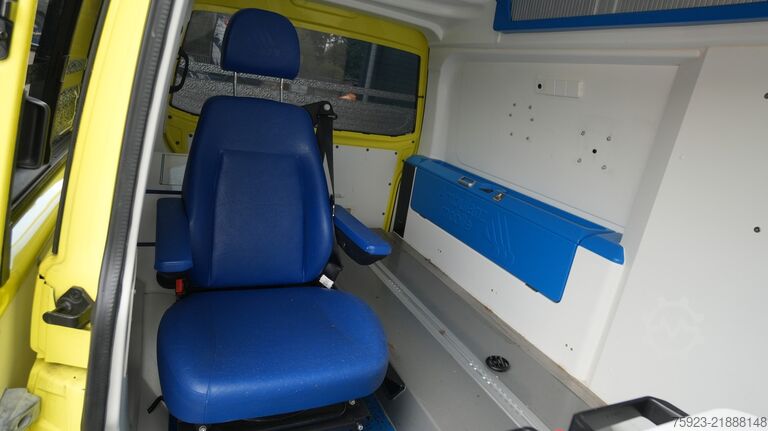 Ambulans Volkswagen TRANSPORTER AMBULANCE MEDIC TRUCK