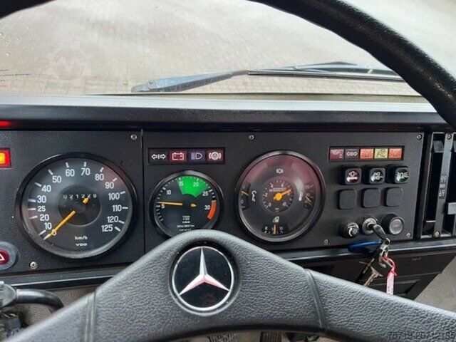 Tűzoltóautó Mercedes-Benz LP 813 4x2 TLF8/18