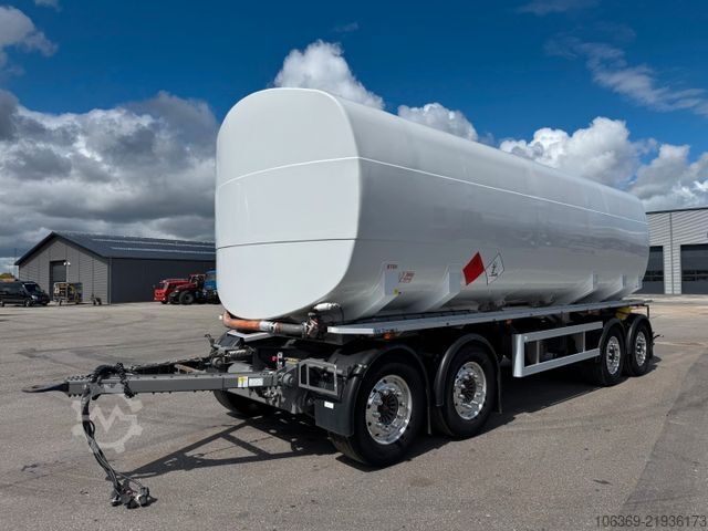 Naczepa cysternowa  VM Tarm 4 Achs Tankanhänger 33.000 L ADR