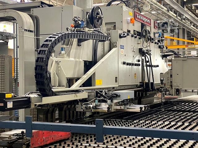 Centrum wykrawania i gięcia Salvagnini S4 P4