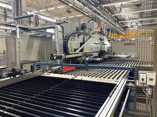 Centrum wykrawania i gięcia Salvagnini S4 P4