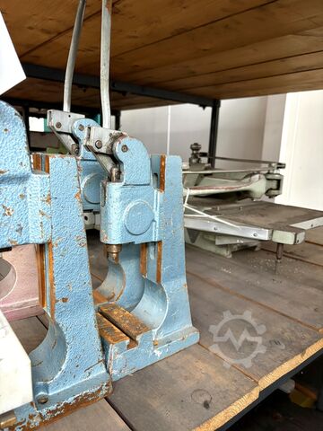 Gépi lyukasztógépek tételben Mechanische Stanze
