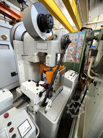 Otomatik delme makinesi Bruderer BSTA 30