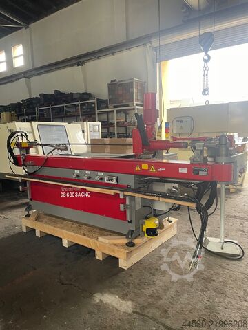 Trnová ohýbačka trubek TRANSFLUID DB 630-3A-CNC