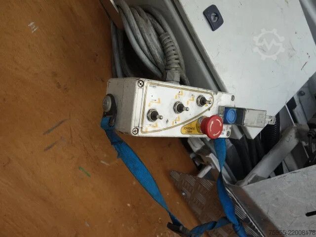 Piattaforma di sollevamento Renault Master france elevateur 11,5 meter