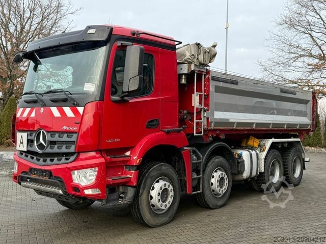 Τρίπλευρο ανατρεπόμενο φορτηγό MERCEDES-BENZ Arocs 3243 8x4 Kipper Schwarzmuller Bordmatik