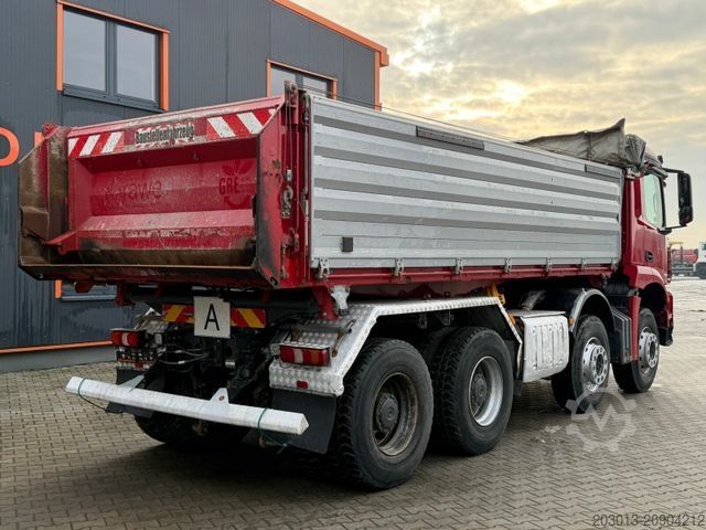 Τρίπλευρο ανατρεπόμενο φορτηγό MERCEDES-BENZ Arocs 3243 8x4 Kipper Schwarzmuller Bordmatik