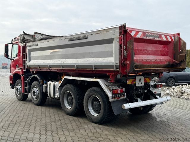 Τρίπλευρο ανατρεπόμενο φορτηγό MERCEDES-BENZ Arocs 3243 8x4 Kipper Schwarzmuller Bordmatik