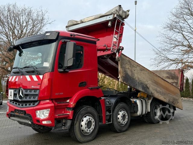 Camión volquete trilateral MERCEDES-BENZ Arocs 3243 8x4 Kipper Schwarzmuller Bordmatik