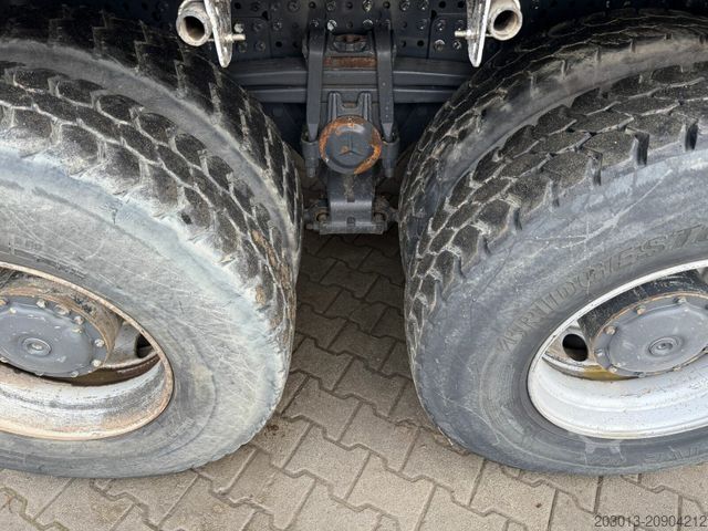 Trójstronna wywrotka MERCEDES-BENZ Arocs 3243 8x4 Kipper Schwarzmuller Bordmatik