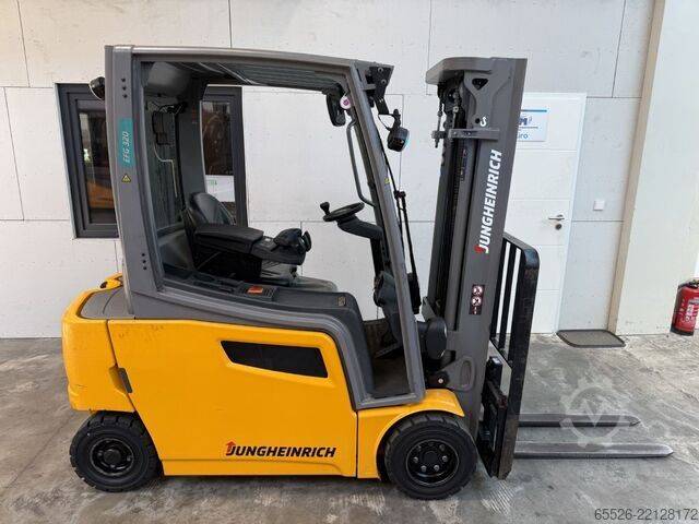 Carretilla eléctrica de 4 ruedas Jungheinrich EFG 320 / STVZO / nur 2599 Std.