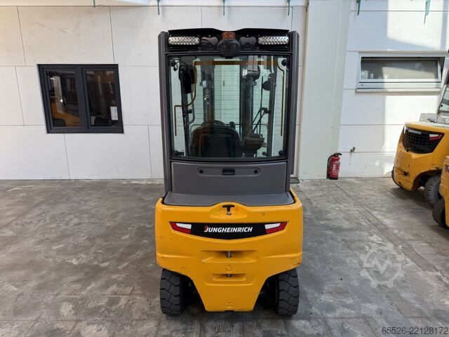Carretilla eléctrica de 4 ruedas Jungheinrich EFG 320 / STVZO / nur 2599 Std.