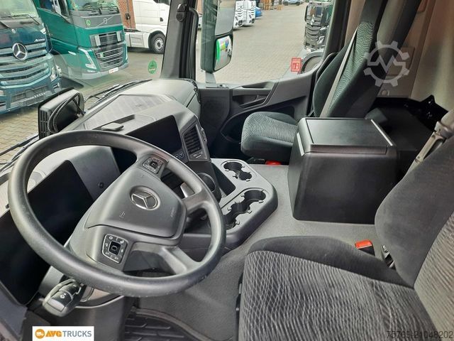 Sandučar kamion MERCEDES-BENZ 1827 L ACTROS Koffer 7,35 m mit Tür + LBW 2t