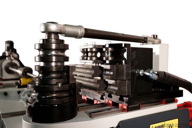 Máquina curvadora de tubos Liv Makina LVH 38 CNC R3 5 Axis (PUMA)