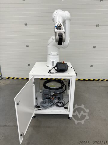 Průmyslový robot Stäubli TX2-90 s CS9 Stäubli TX2-90