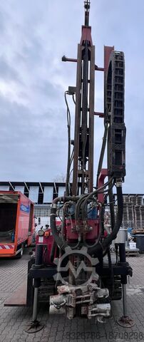 Vrtná souprava pro stavbu vrtů Bohak KL120