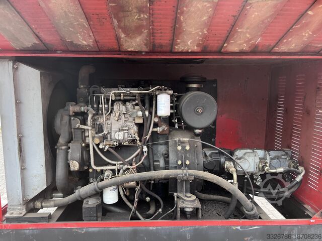 Vrtná souprava pro stavbu vrtů Bohak KL120